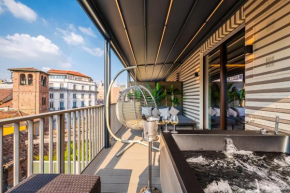 Terrazza con Jacuzzi e Vista Iconica sul Duomo
